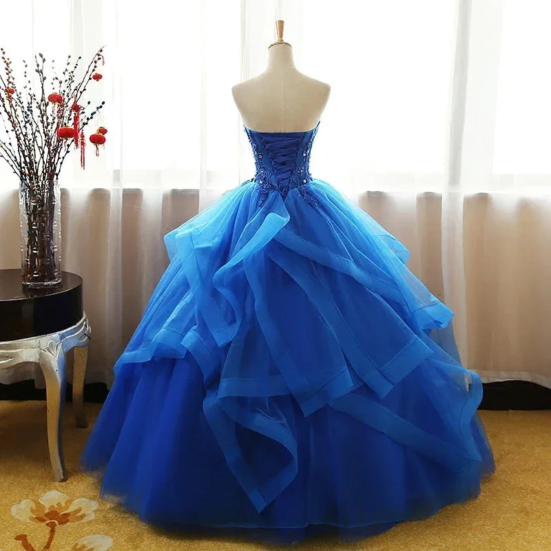 Vestido de Quinceañera de Encaje Lujoso — Ball Gown Strapless con Apliques
