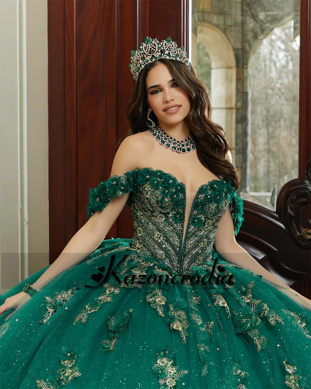 Vestido de Quinceañera Princesa con Apliques Florales y Cristales — Ball Gown Off-Shoulder